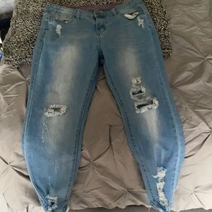 Ripped skinny jeans !